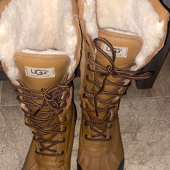 Ugg snow ❄️ boots 🥾 - Picture 2 of 7